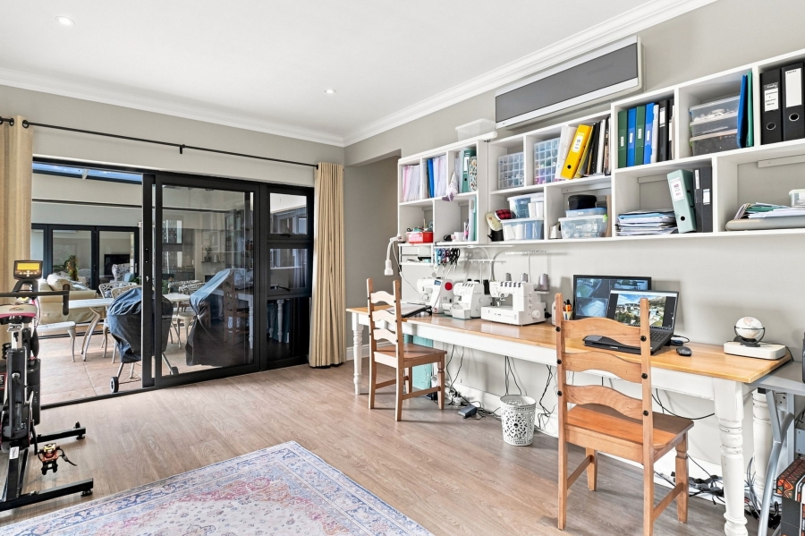 5 Bedroom Property for Sale in Stonehurst Mountain Estate Western Cape